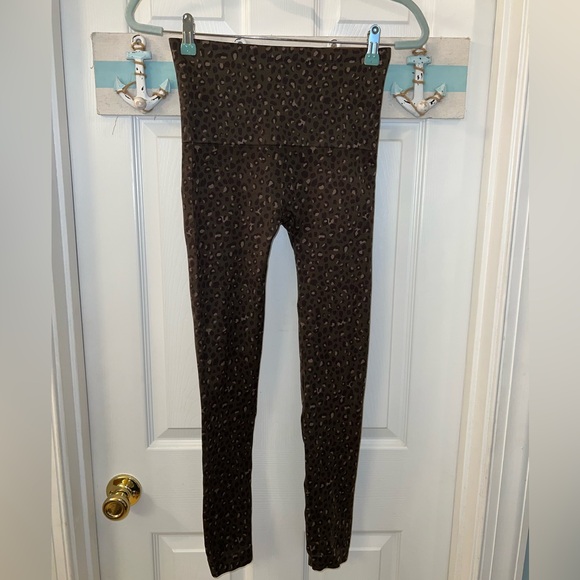 SPANX Olive Green Animal Print Leggings Sz Med - Picture 5 of 9